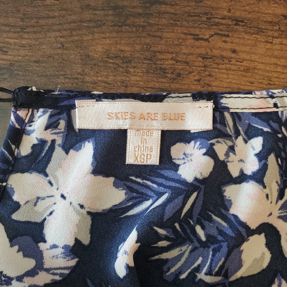 Skies Are Blue Floral Top - Picture 5 of 7